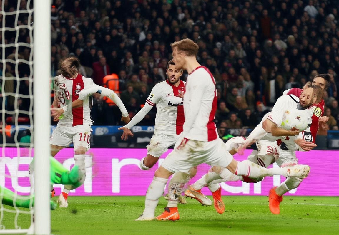 2月14日骑士对决强敌期待精彩对抗与球员表现的巅峰时刻(图1)